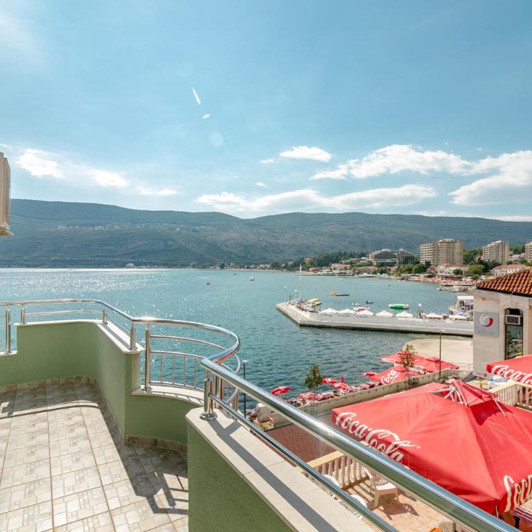 Apartmani Amor - Apartment with Sea View - 11