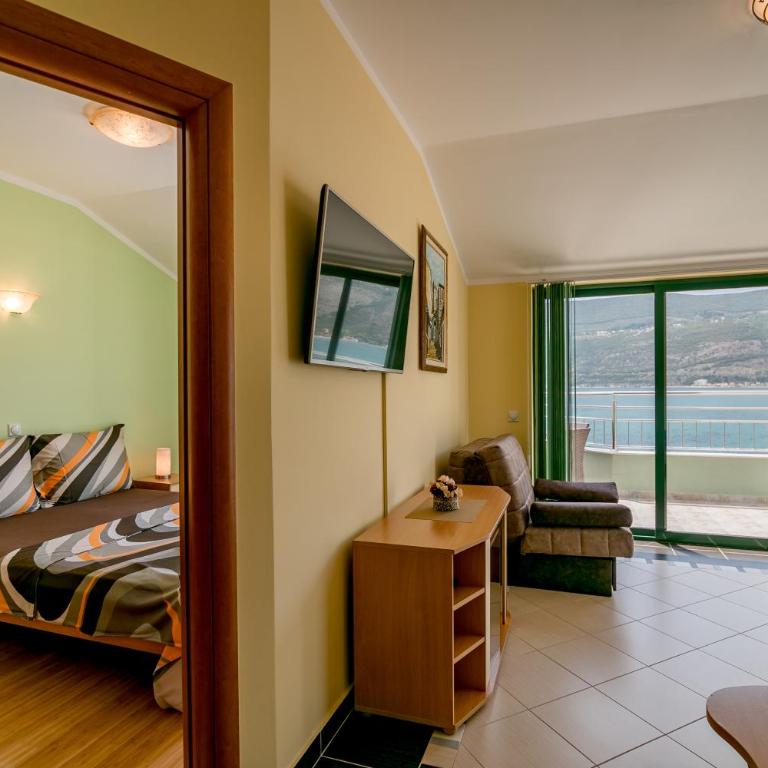 Apartmani Amor - Apartment with Sea View - 13