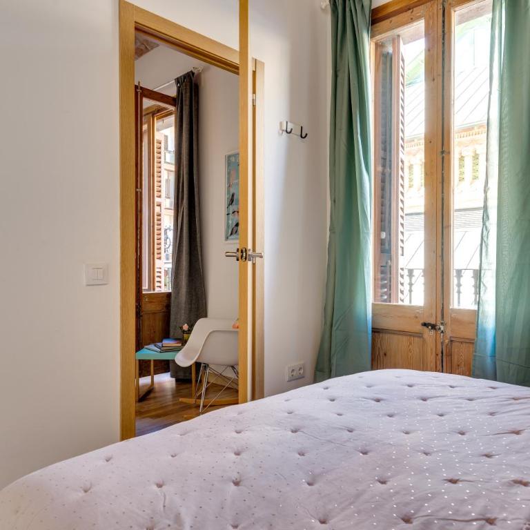 Charming & Convenient Apartment Near Plaza Espanya - Two-Bedroom Apartment - 20