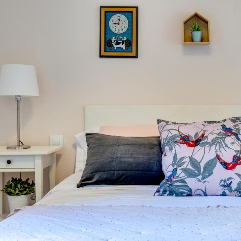 Charming & Convenient Apartment Near Plaza Espanya - Two-Bedroom Apartment - 17