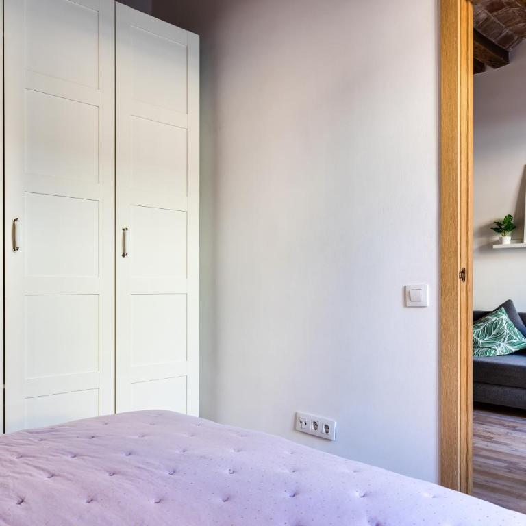 Charming & Convenient Apartment Near Plaza Espanya - Two-Bedroom Apartment - 19