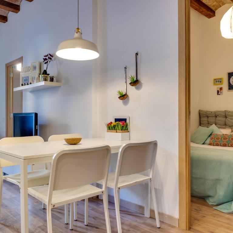 Charming & Convenient Apartment Near Plaza Espanya - Two-Bedroom Apartment - 10