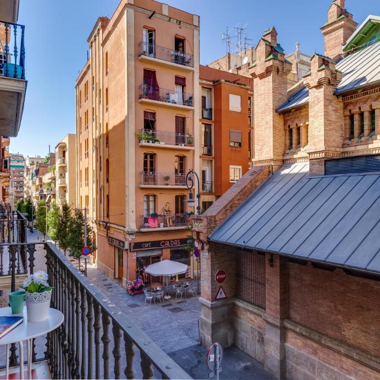 Charming & Convenient Apartment Near Plaza Espanya - Two-Bedroom Apartment - 14