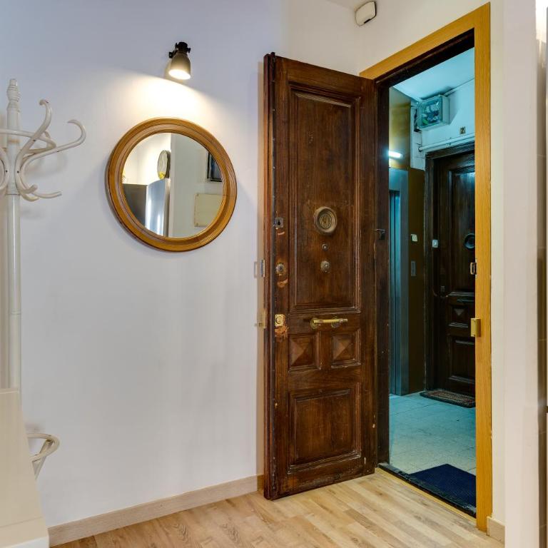 Charming & Convenient Apartment Near Plaza Espanya - Two-Bedroom Apartment - 30