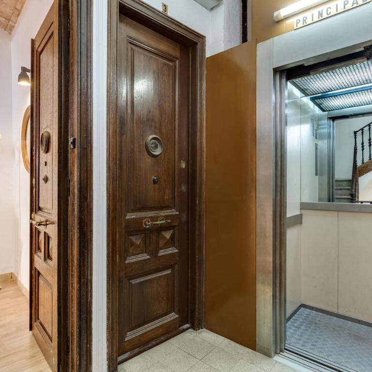 Charming & Convenient Apartment Near Plaza Espanya - Two-Bedroom Apartment - 31