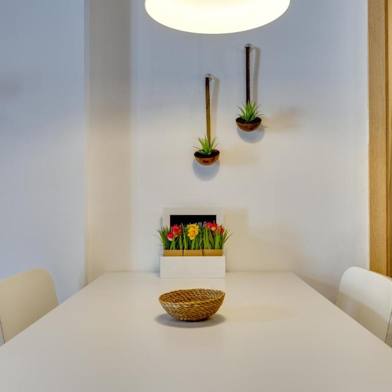 Charming & Convenient Apartment Near Plaza Espanya - Two-Bedroom Apartment - 11