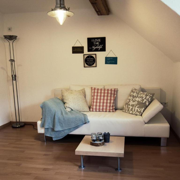 Ferienwohnung stadtnah im DG - Apartment - 6