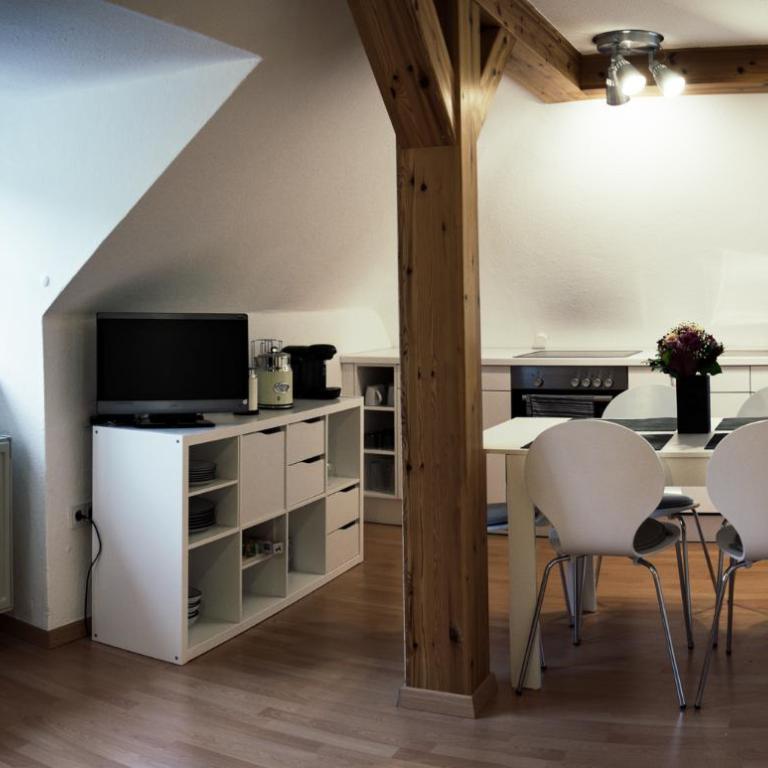Ferienwohnung stadtnah im DG - Apartment - 4