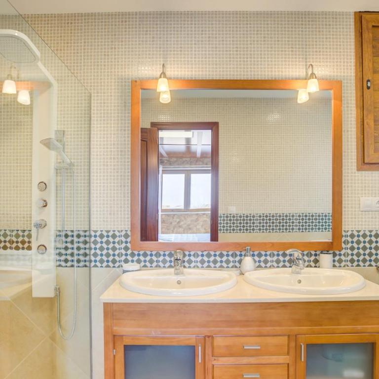 Daniel Luxury House Caleta - Four-Bedroom House - 8
