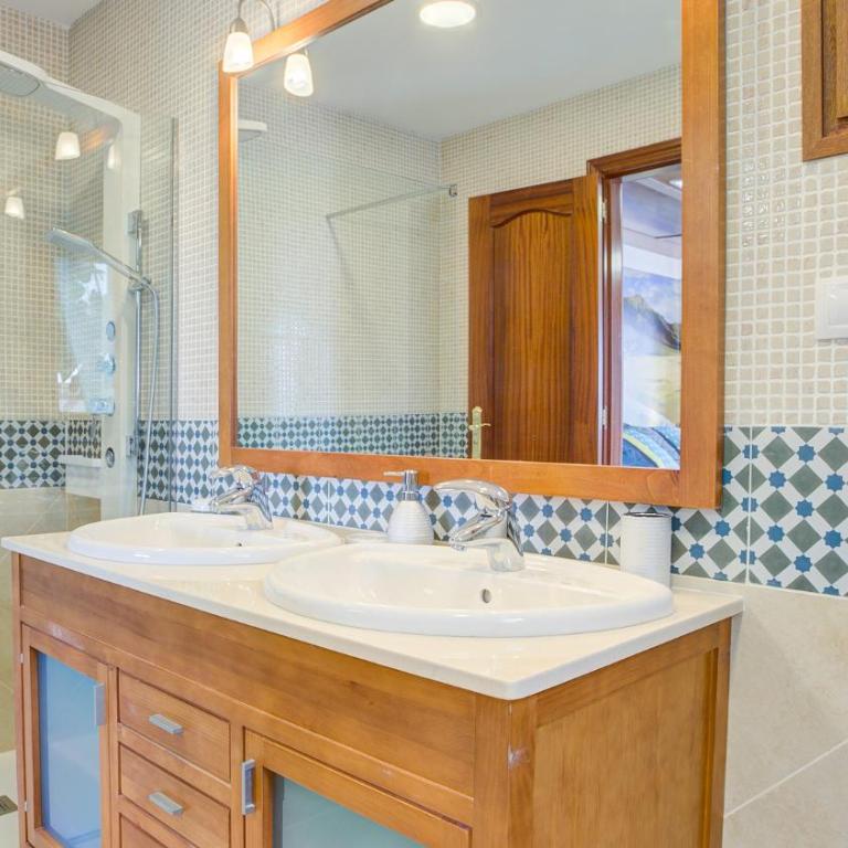 Daniel Luxury House Caleta - Four-Bedroom House - 9