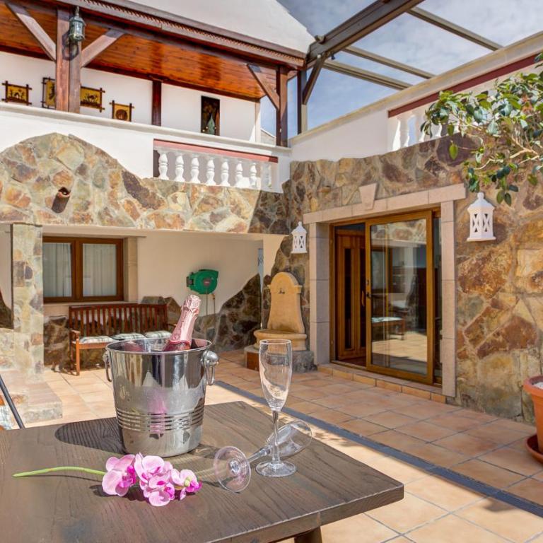 Daniel Luxury House Caleta - Four-Bedroom House - 17