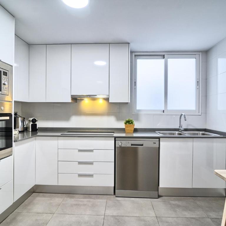 HQ Rooms Apartments San Vicente - Two-Bedroom Apartment - 4