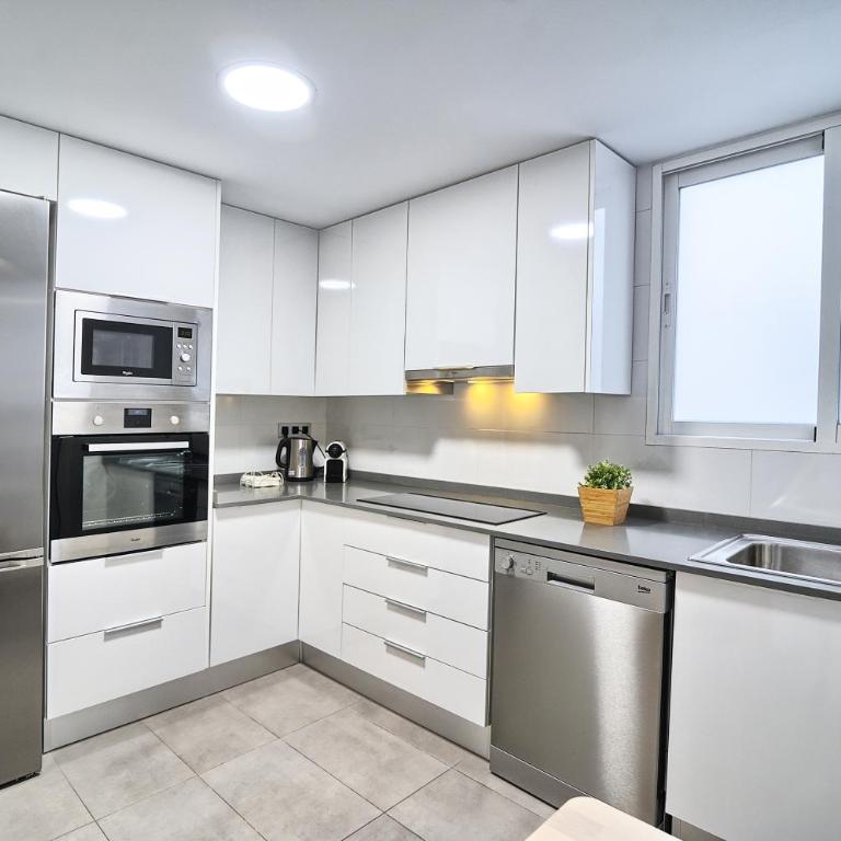HQ Rooms Apartments San Vicente - Two-Bedroom Apartment - 5