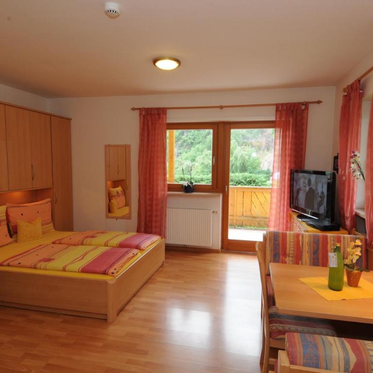 Haus Hofer *** - Apartment mit Balkon - 1