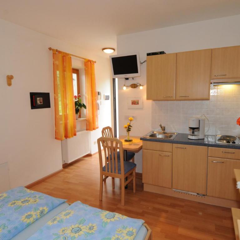 Haus Hofer *** - Apartment mit Balkon - 2