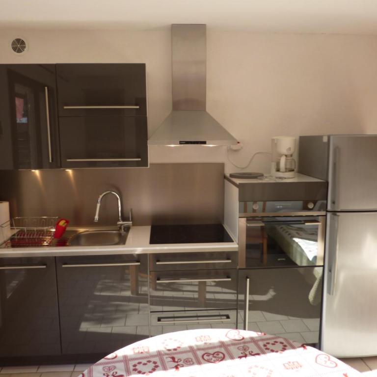 PLEIN SOLEIL appartement avec GARAGE pour SKI TROIS VALLEES et CURE THERMALE - Appartement - 8