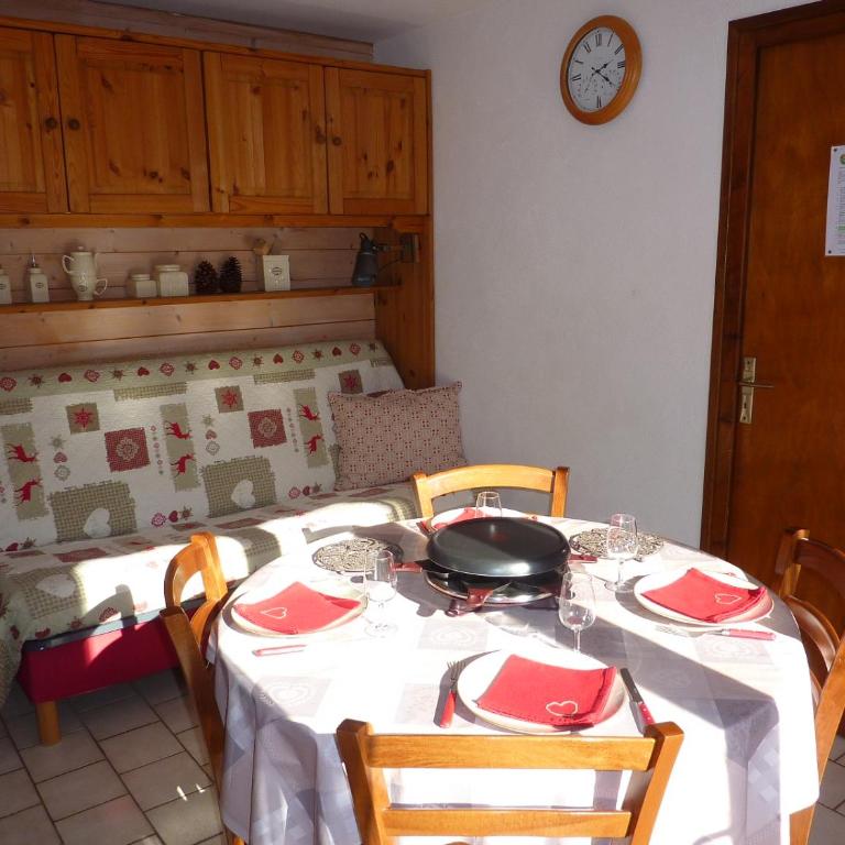 PLEIN SOLEIL appartement avec GARAGE pour SKI TROIS VALLEES et CURE THERMALE - Appartement - 4