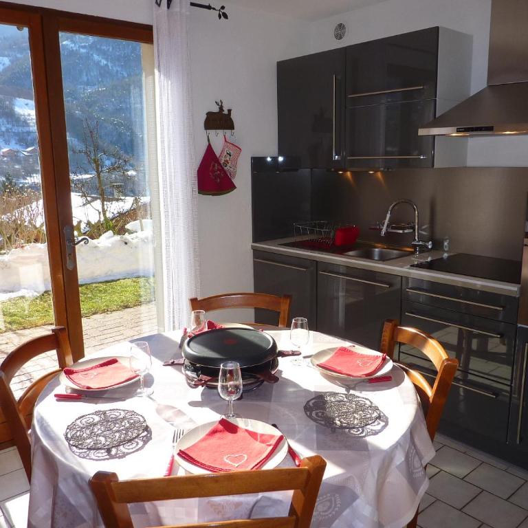 PLEIN SOLEIL appartement avec GARAGE pour SKI TROIS VALLEES et CURE THERMALE - Appartement - 9