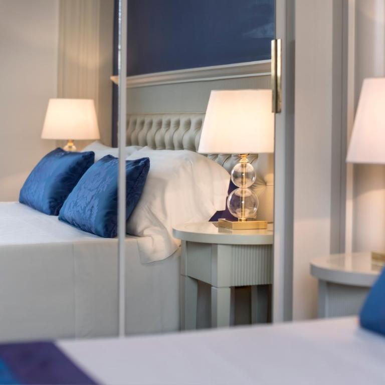 Hotel Tiffany's - King Room with Sea View - 4