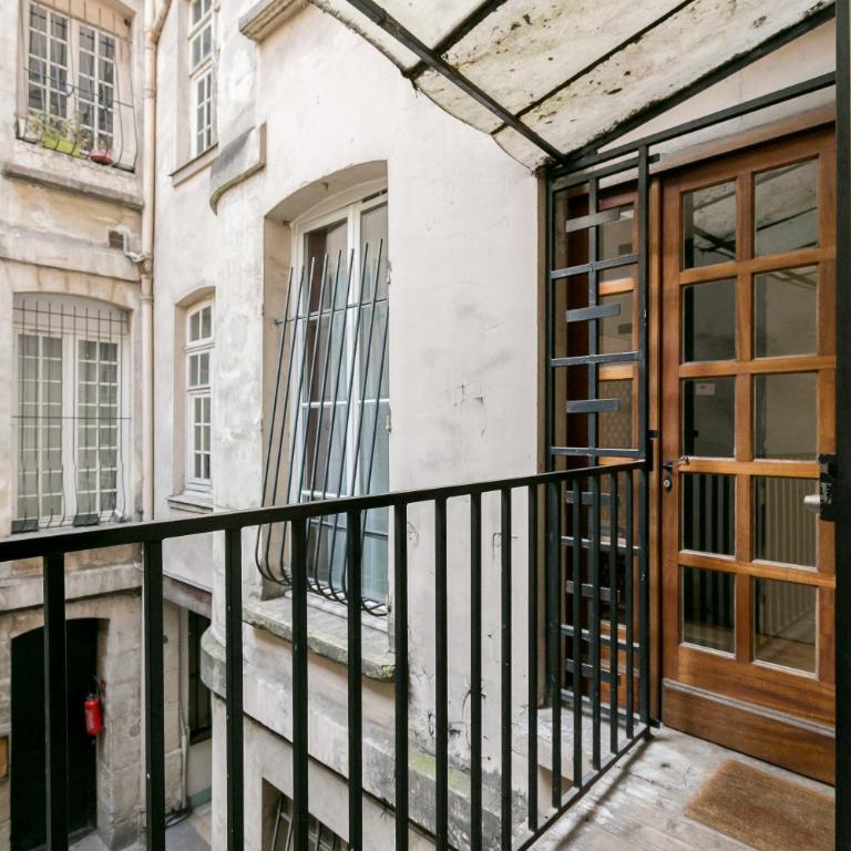 Le Marais Place Sainte Catherine With AC - Appartement Supérieur - 17