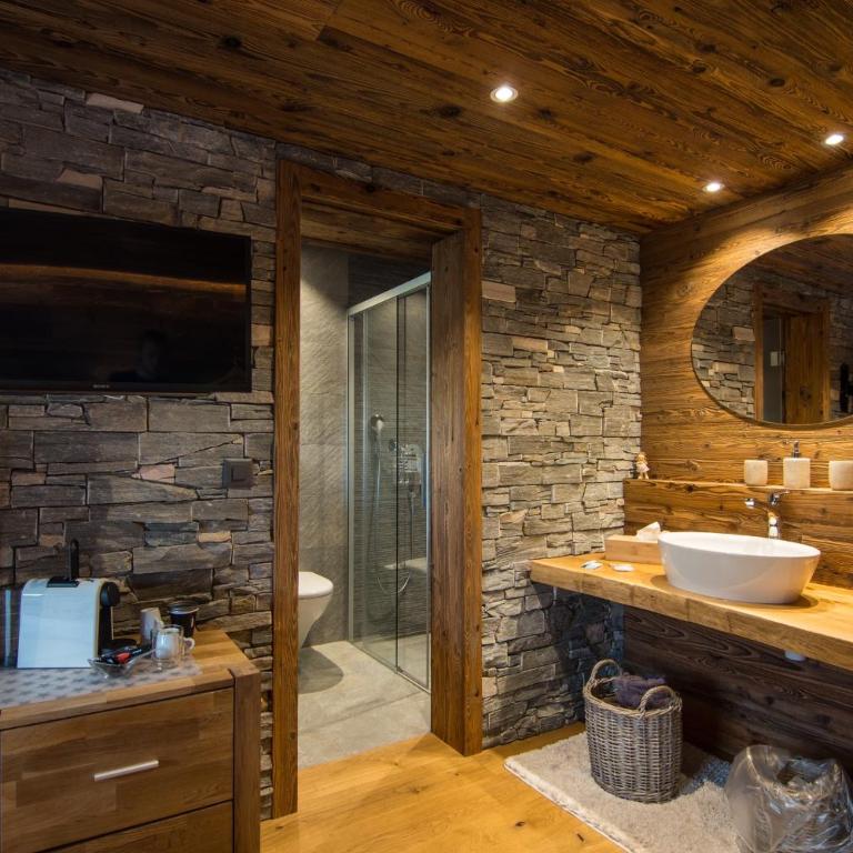 Boutique Lodge Spycher - Deluxe Doppelzimmer mit Bergblick und Balkon - 1