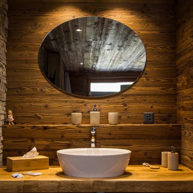 Boutique Lodge Spycher - Deluxe Doppelzimmer mit Bergblick und Balkon - 2