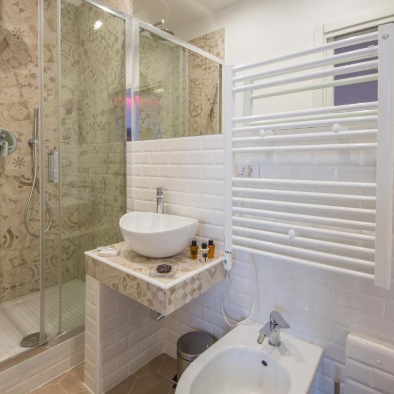 Magenta Luxury Argentina - Deluxe Double or Twin Room - 4