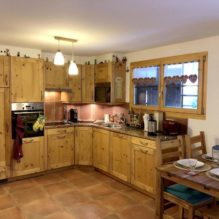 Apartments Vieux Chalet - Two-Bedroom Apartment with Mountain View / A 01 - 7