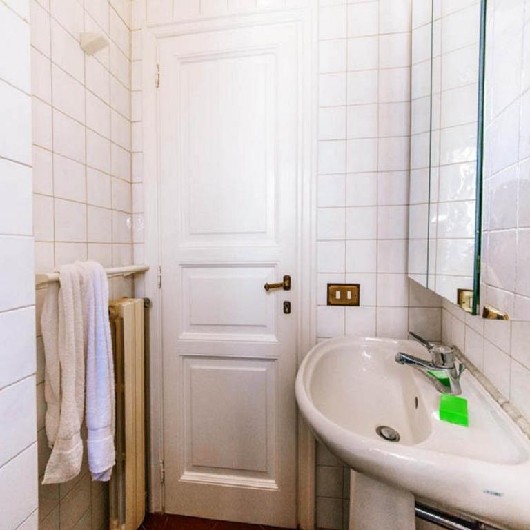 Signor Suite Colosseo - Camera Matrimoniale Piccola con Bagno Privato Esterno - 4