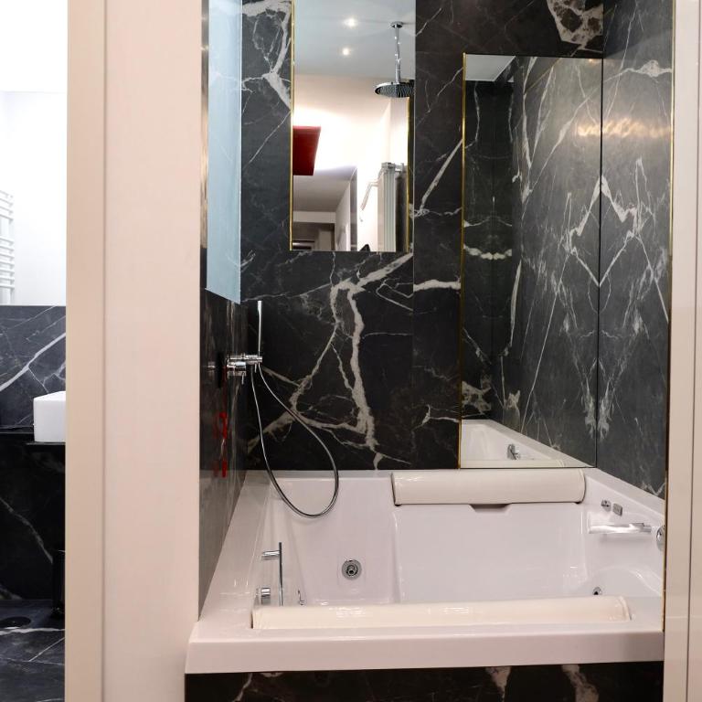 The Boutique Napoli Suite - Suite con Vasca Idromassaggio - 5