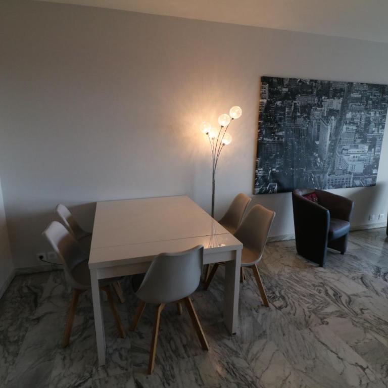 4 bedroom 3 bathrooms sea view Forville Apartment5 mins from the Palais Parking - Appartement 3 Chambres - 35