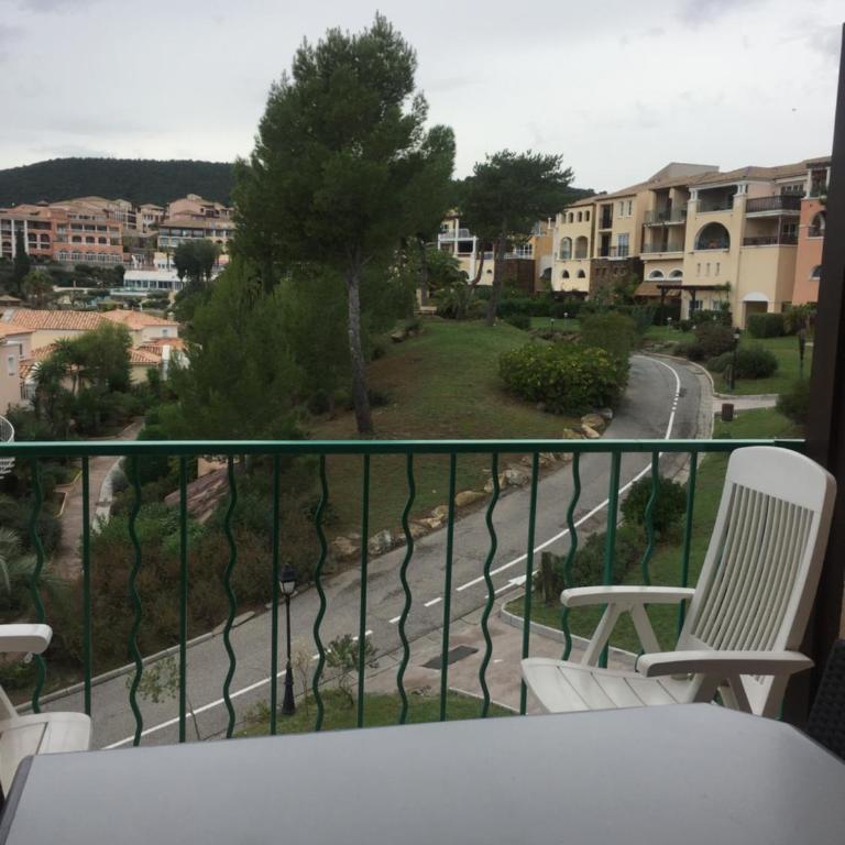 Appartement à Cap Estérel Village Pierre et Vacances Piscines et parking inclus - Studio - 12