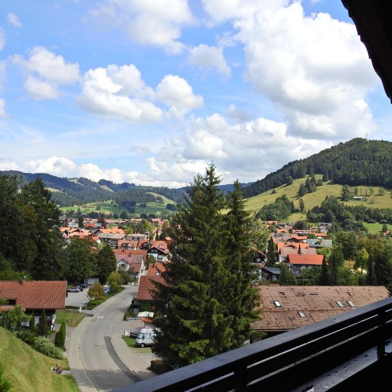 Ferienwohnungen am Schlossberg - Partner von Oberstaufen PLUS - Appartamento Bilocale con Vista Villaggio - 4