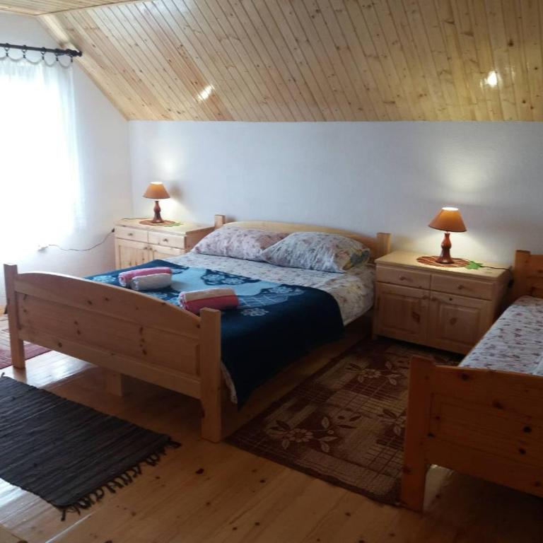 Apartments And Rooms Gold - Trokrevetna Soba sa Zajedničkim Kupatilom - 5
