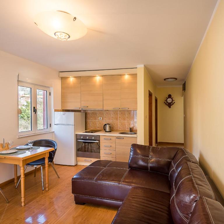Family apartment in Becici - Apartman - 2