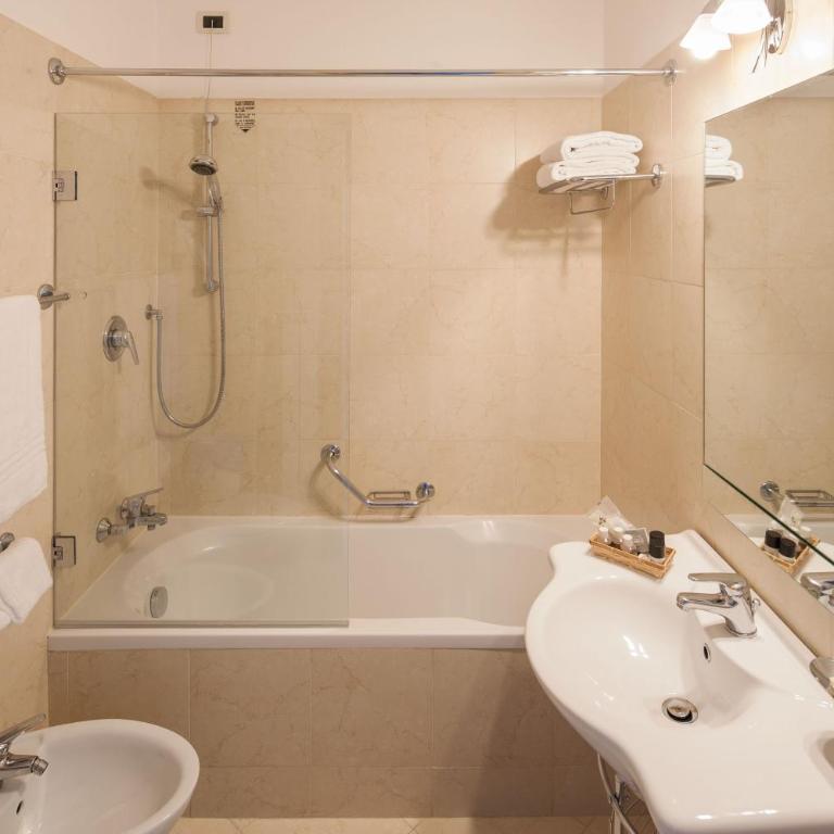 Hotel Metropol - Camera Familiare con Vista Mare (4 Adulti) - 6
