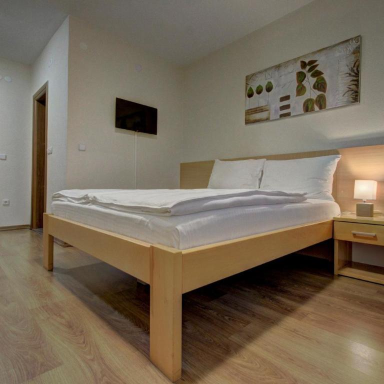 Tihe Noci Motel - Triple Room - 6