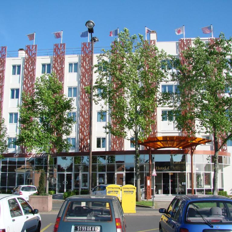 Logis Hotels Grand Hotel d'Orléans et Restaurant Le Goulu - Chambre Triple - 16