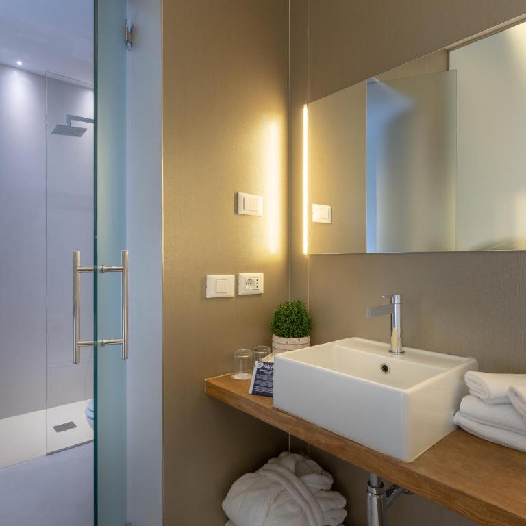 Hotel Polo - Camera Familiare con Balcone - 9