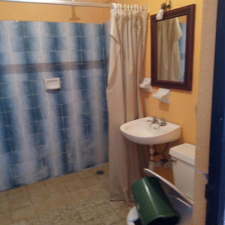 Hotel Hacienda Morales. - Family Room with Private Bathroom - 2