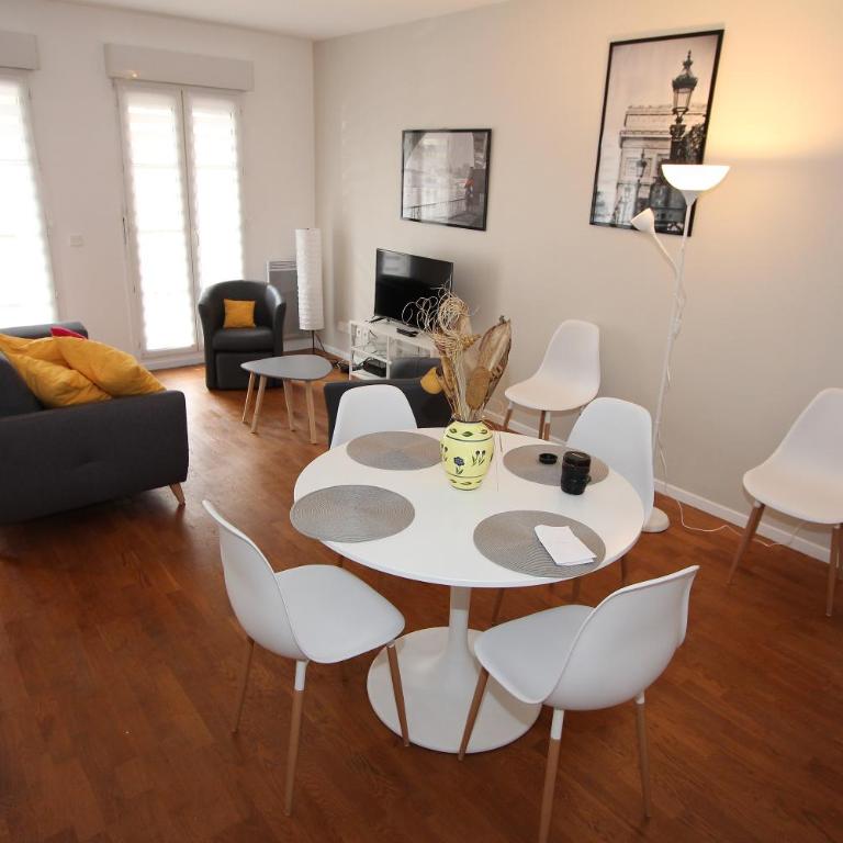 Appartement face Vallée Village et très proche Disney - Apartment - 2