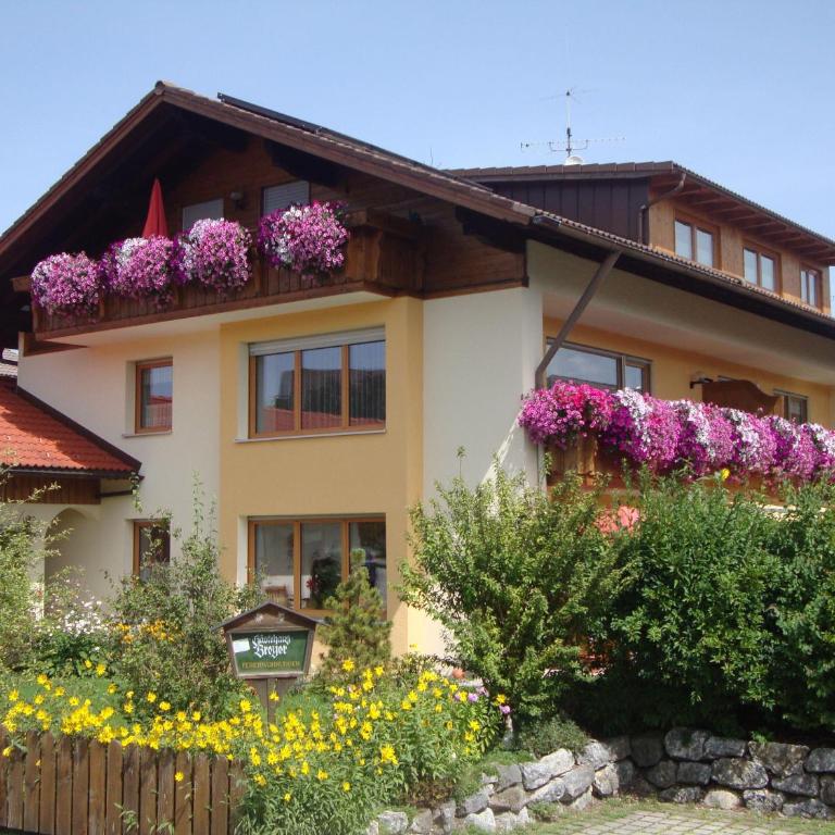 Ferienwohnung-Schlossberg-mit-Bergblick - Apartment - 1
