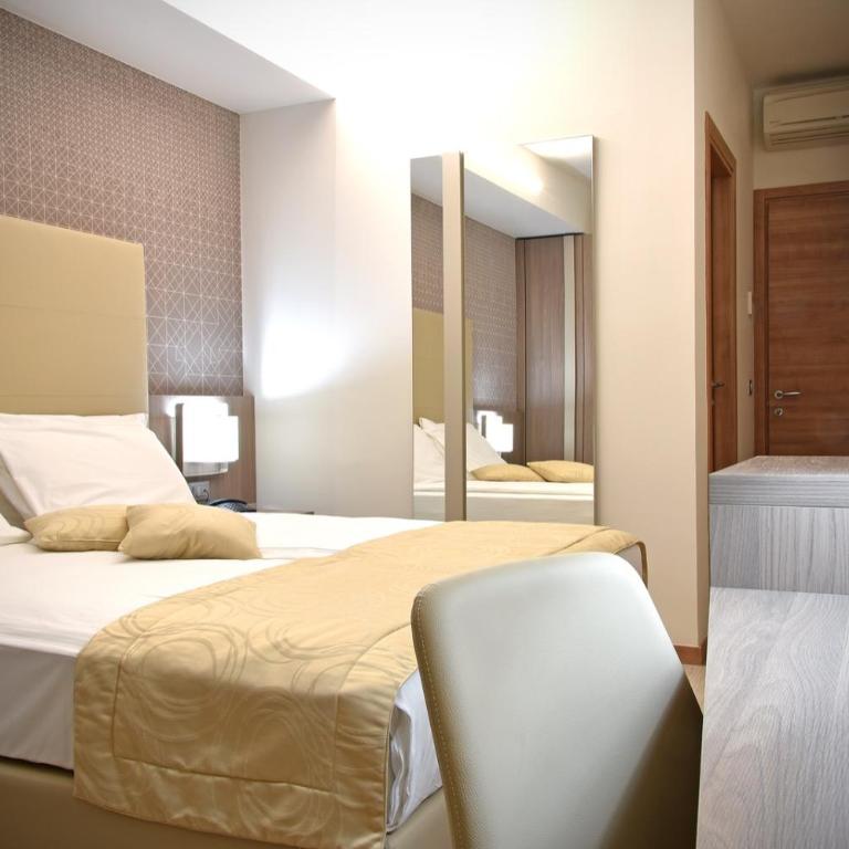 Hotel Delle Nazioni - Adults Only - Camera Matrimoniale con Vista Mare Frontale - 4