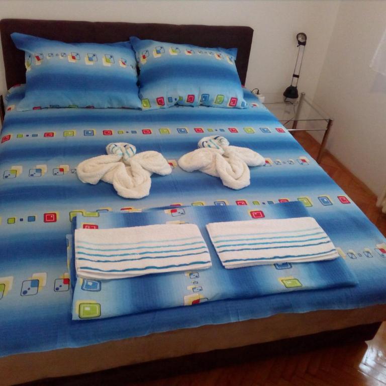 Hostel Corner 021 - Dvokrevetna Soba sa Bračnim Krevetom i Sopstvenim Kupatilom - 1