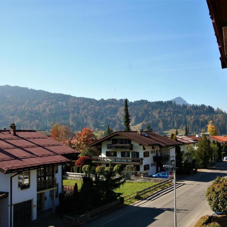 Alpenflair Ferienwohnungen Whg 223 - Apartment - 5