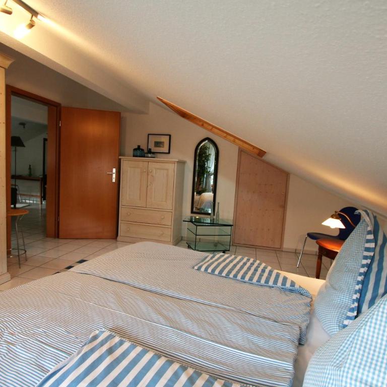 Alpenflair Ferienwohnungen Whg 223 - Apartment - 24