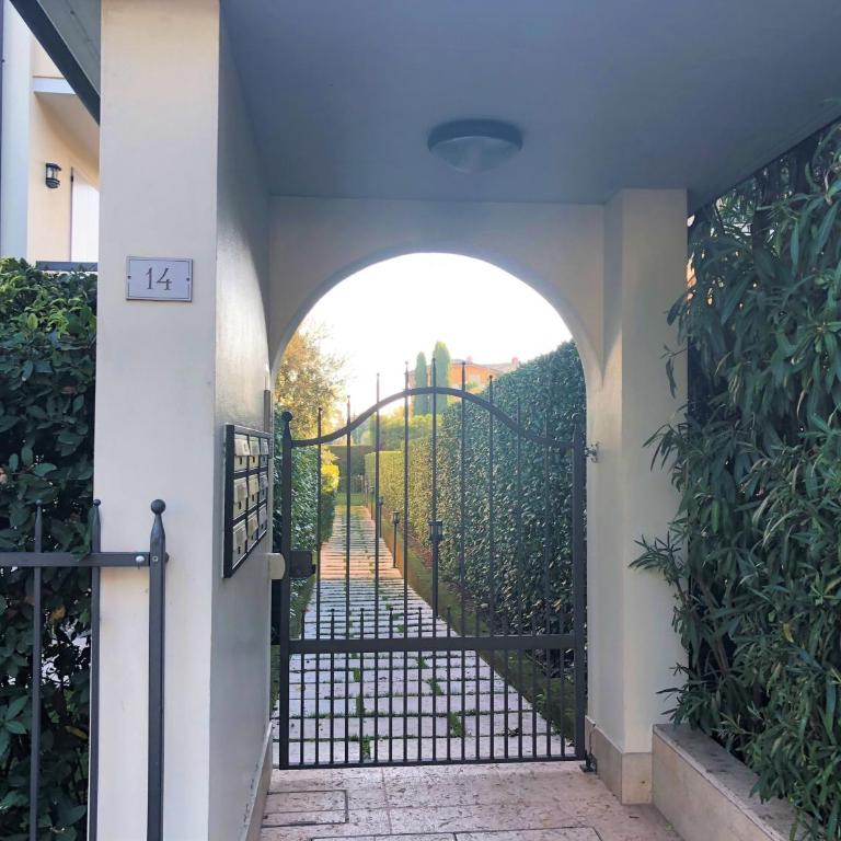 Bea's House, Restyling 2026 Sirmione with Private Garden and shared Pool DesenzanoLoft Official Partner Homes & Villas by Marriott Bonvoy - Appartamento con Vista Piscina - 5