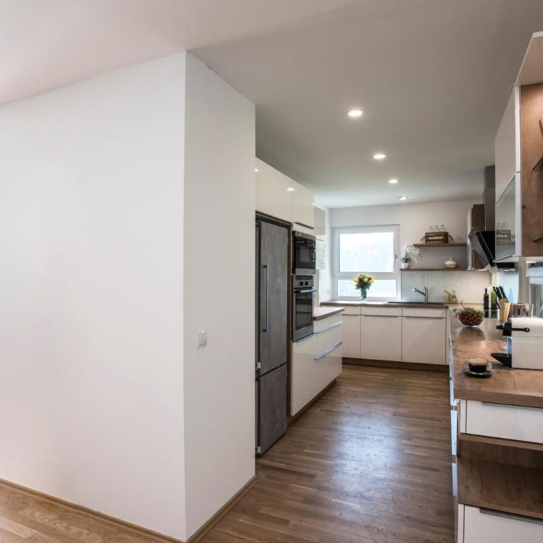 Große Ferienwohnung mit Seeblick nahe Wörthersee Ideal für Familien & Gruppen - Deluxe Apartment mit 3 Schlafzimmern, Terrasse und Seeblick - 9