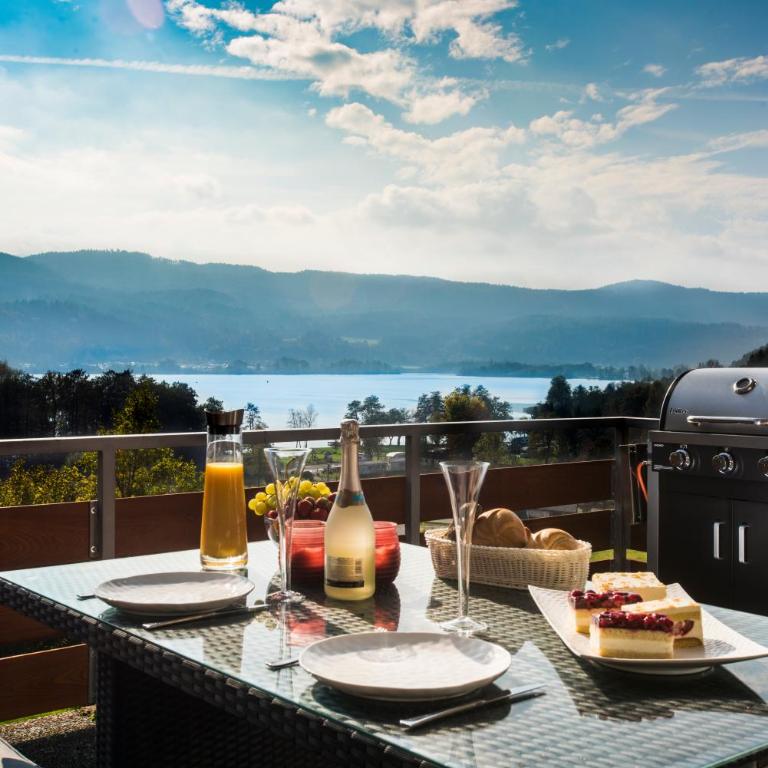 Große Ferienwohnung mit Seeblick nahe Wörthersee Ideal für Familien & Gruppen - Deluxe Apartment mit 3 Schlafzimmern, Terrasse und Seeblick - 3