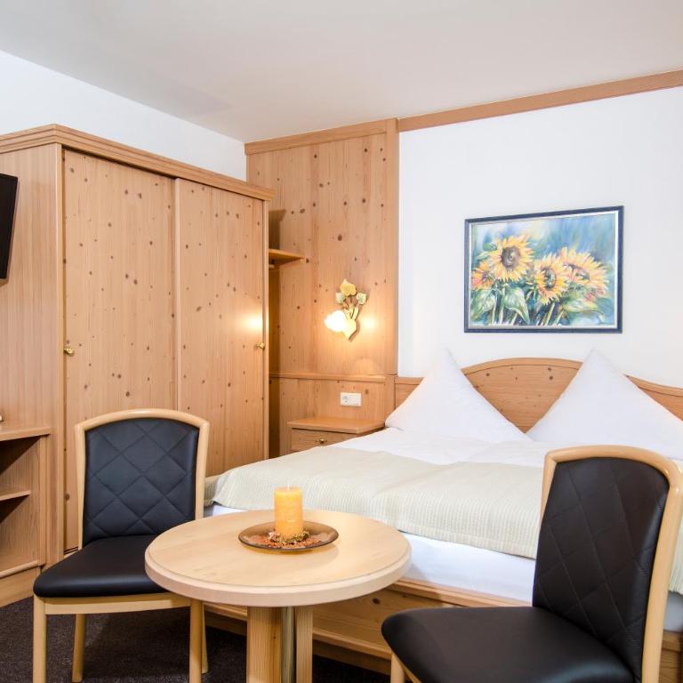 Hotel Garni Subretta - Deluxe Dreibettzimmer - 2